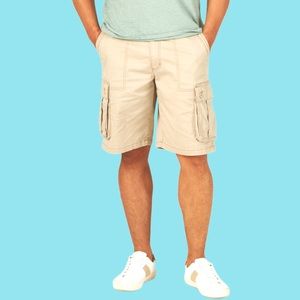 Lee Men’s West Relaxed Fit Khaki Cargo Shorts. NWT. Size 46.